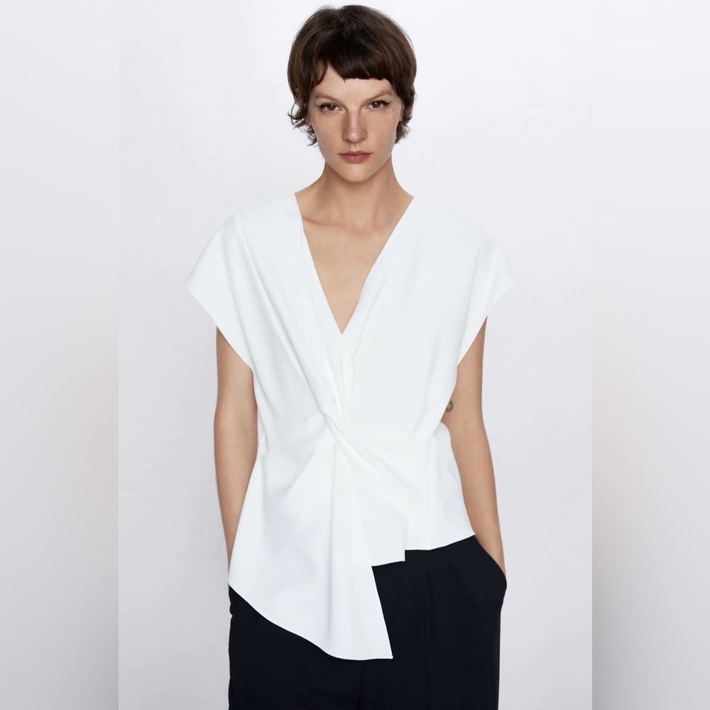 NWOT Zara Beautiful Elegant White Flowy Knotted Short Sleeve Blouse Size Medium